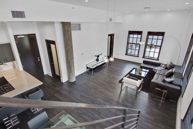 National City Tower in Los Angeles, CA - Foto de edificio - Building Photo