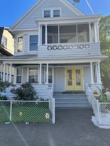 137 Poplar St in Bridgeport, CT - Building Photo