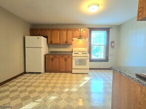 14 Codington St in Raritan, NJ - Building Photo - Building Photo