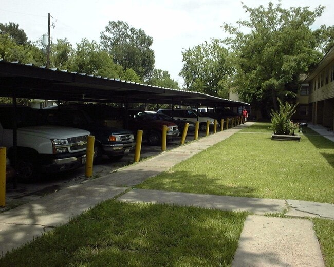 5102 Bell St, Unit 4 in Houston, TX - Foto de edificio - Building Photo