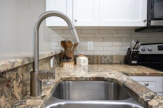 1313 E Cayuga St in Tampa, FL - Building Photo - Building Photo