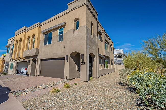 7508 E Via De Luna Dr in Scottsdale, AZ - Foto de edificio - Building Photo