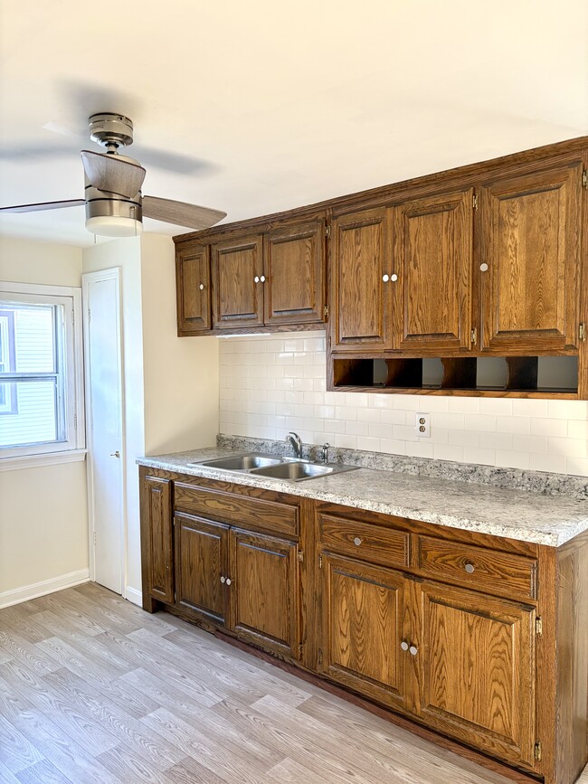 2109 N 55th St, Unit Upper in Milwaukee, WI - Building Photo - Building Photo