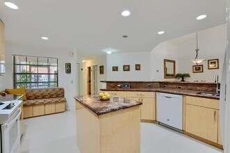 65 Centennial Ct in Deerfield Beach, FL - Building Photo - Building Photo