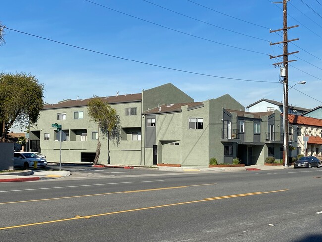 15927 Prairie Ave in Lawndale, CA - Foto de edificio - Primary Photo