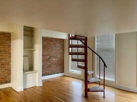 212 W Michigan Ave, Unit #2 in Ypsilanti, MI - Building Photo