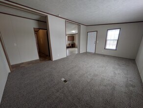 15843 Charlemagne Ave W in Clinton Township, MI - Building Photo - Building Photo