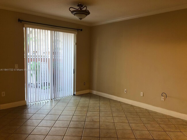 6141 NW 115th Pl in Doral, FL - Building Photo - Building Photo