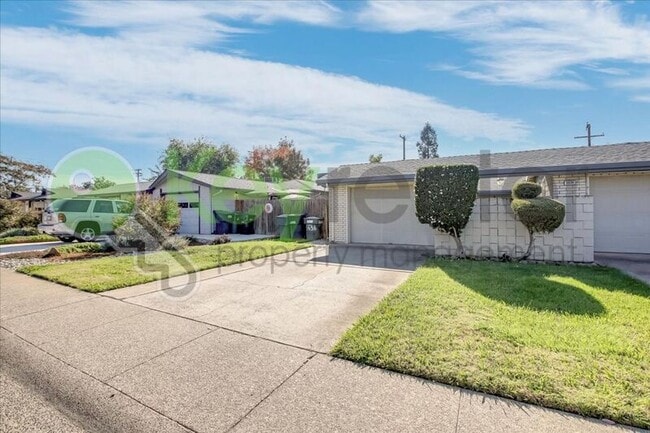 5636 Clark Ave in Carmichael, CA - Building Photo - Building Photo
