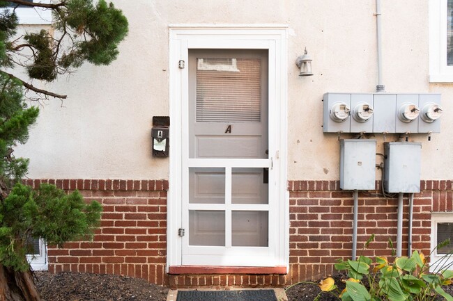 624 Ridge St-Unit -Apt #A in Charlottesville, VA - Building Photo - Building Photo
