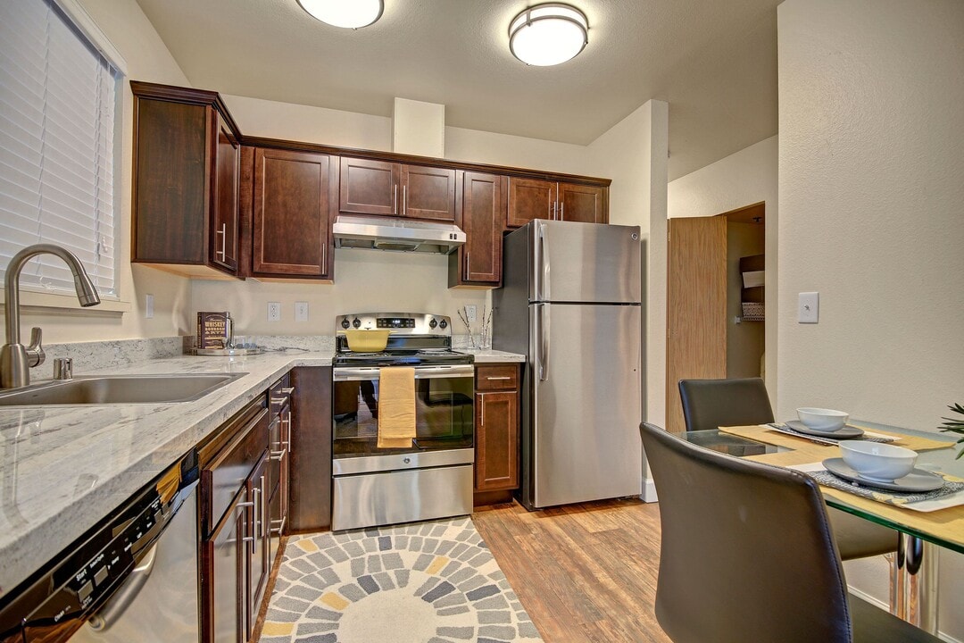 Foster Greens in Tukwila, WA - Building Photo