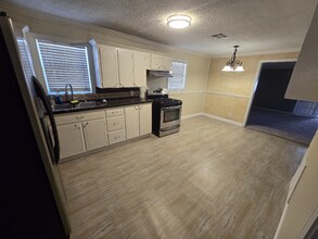 2502 Riggan St in Corpus Christi, TX - Building Photo - Building Photo