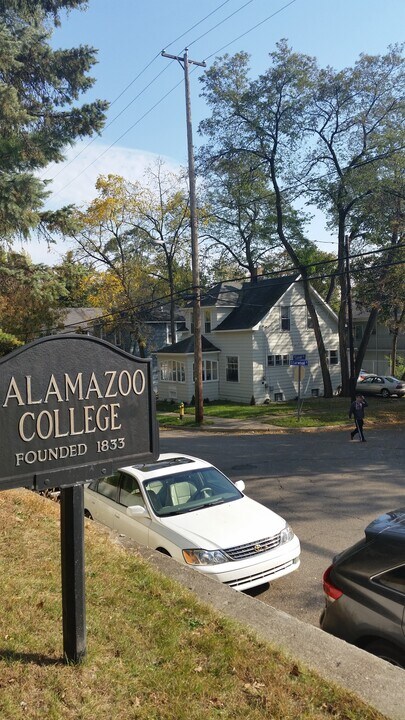 1215 W Lovell St, Unit 1215 W Lovell Street in Kalamazoo, MI - Foto de edificio