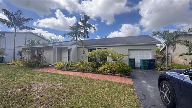 10188 SW 53rd Ct in Cooper City, FL - Building Photo - Building Photo
