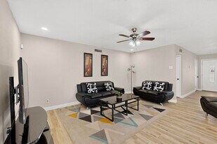 130 Cambridge Dr in Cedar Hill, TX - Building Photo