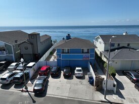 6555 Del Playa Dr in Isla Vista, CA - Building Photo