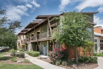 Lakeline East Apartments in Cedar Park, TX - Foto de edificio - Building Photo