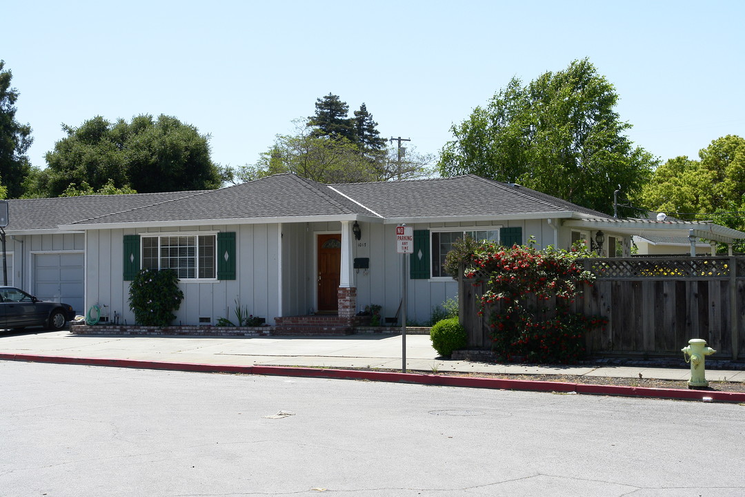 1015-1017 Dodge Dr in Redwood City, CA - Building Photo