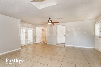 2202 Fairfax Dr in Irving, TX - Building Photo - Building Photo