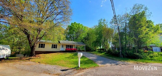 108 Greenleaf Ct in King, NC - Building Photo - Building Photo