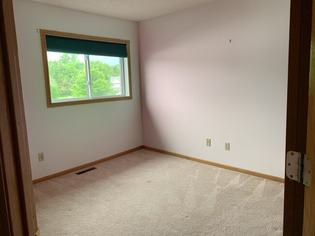 1018 108th Ln NW in Minneapolis, MN - Building Photo - Building Photo