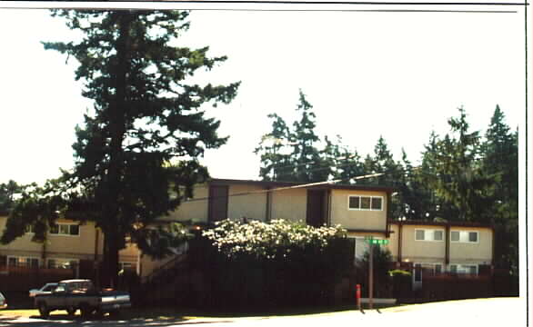 Cochise Apartments in Burien, WA - Building Photo