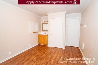 1827 Harris St in Eugene, OR - Foto de edificio - Building Photo