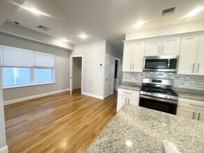 65 Burrell St, Unit 2 in Boston, MA - Building Photo - Building Photo