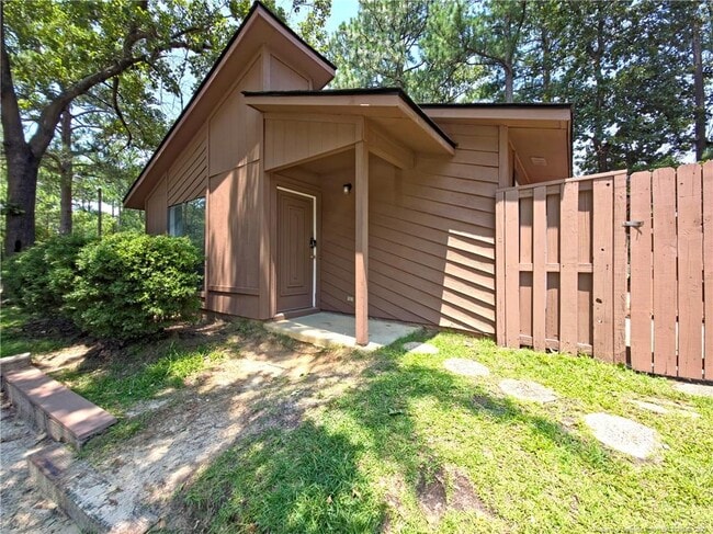 707 Hedgelawn Way in Fayetteville, NC - Building Photo - Building Photo