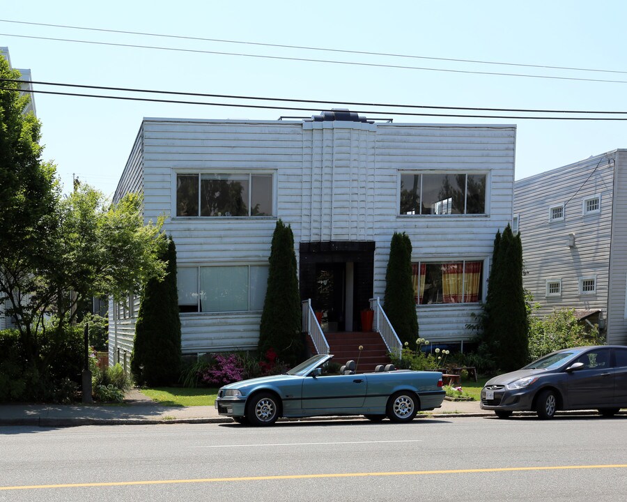 2456 W 4th Ave in Vancouver, BC - Building Photo