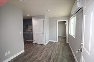 4986 Southern Ave, Unit E in South Gate, CA - Building Photo - Building Photo