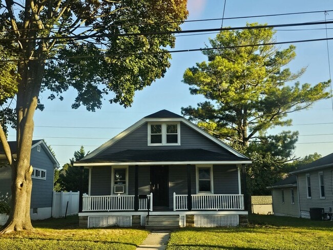 135 Pine St