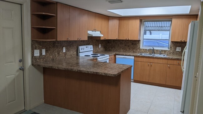 736 NE 39th St in Oakland Park, FL - Building Photo - Building Photo