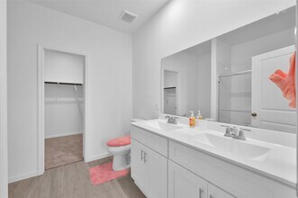 10917 Fly Catcher Dr in Willis, TX - Building Photo - Building Photo