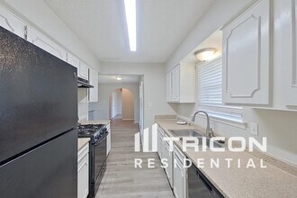 1221 Aldenwood Dr in Dallas, TX - Building Photo - Building Photo