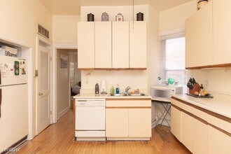 3238 N Sheffield Ave-Unit -Unit 2 in Chicago, IL - Foto de edificio - Building Photo