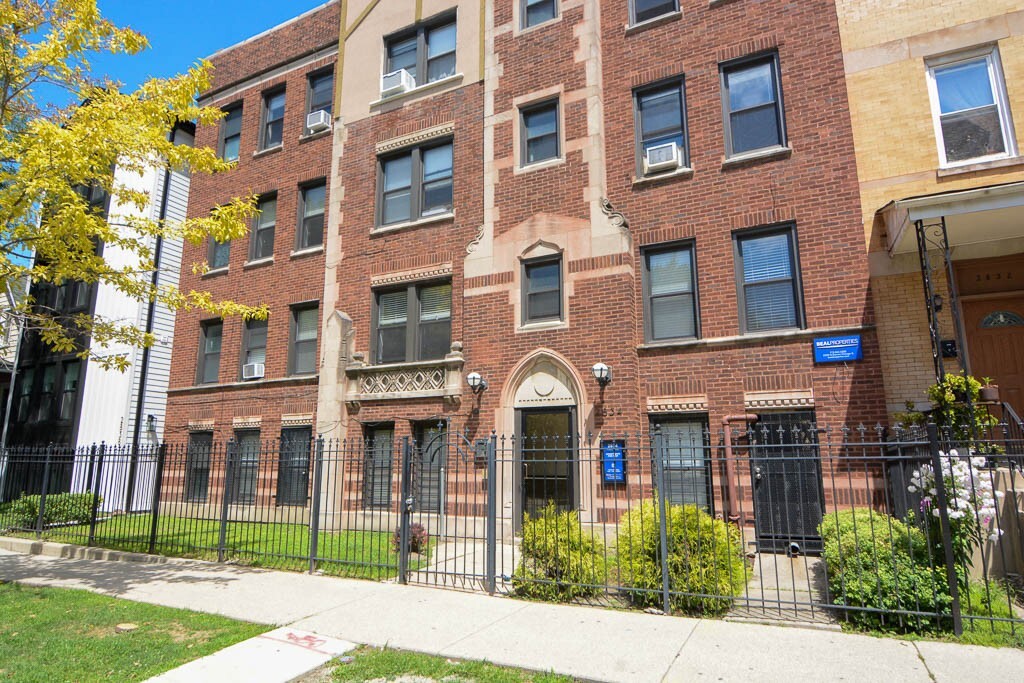 2837 W Palmer St in Chicago, IL - Building Photo