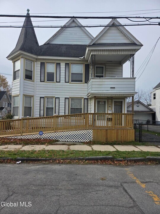 48 Arnold Ave in Amsterdam, NY - Building Photo