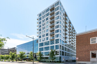 Le Marché Carrier Sainte-Foy in Québec, QC - Building Photo - Building Photo