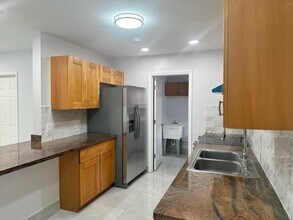 5084 SW 24th Ave in Fort Lauderdale, FL - Building Photo - Building Photo