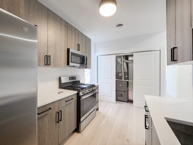 2129 N Bingham St, Unit E06P