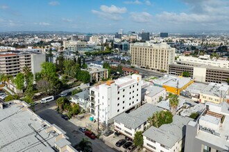 245 S Westlake Ave in Los Angeles, CA - Foto de edificio - Building Photo