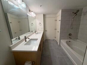 54 Rainey St, Unit 312 in Austin, TX - Building Photo - Building Photo