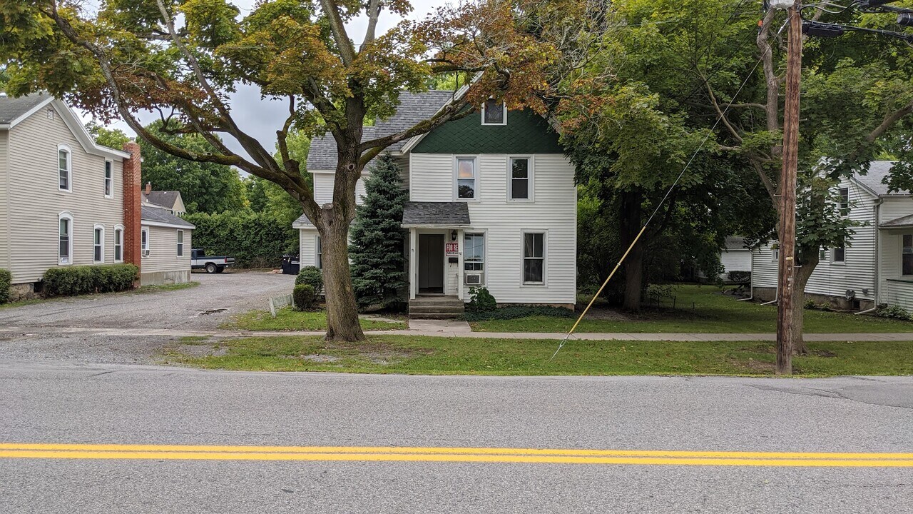 12 North St, Unit Up in Geneseo, NY - Foto de edificio