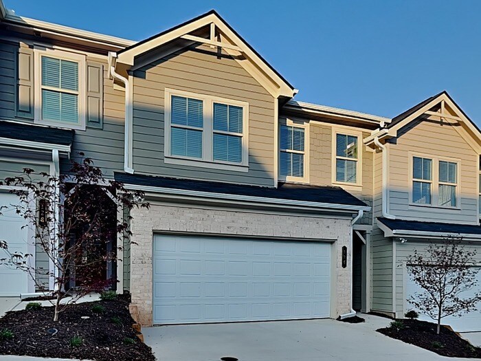 128 Wayne Ln in Canton, GA - Building Photo