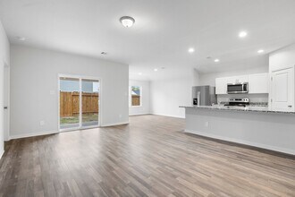 102 Avalon Dr in Huntsville, TX - Building Photo - Building Photo