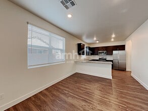 684 W Laredo Ave in Gilbert, AZ - Foto de edificio - Building Photo