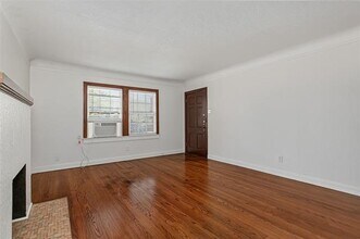 5918 La Vista Dr in Dallas, TX - Building Photo - Building Photo