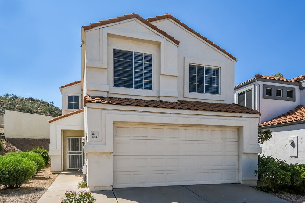 2345 E Gelding Dr in Phoenix, AZ - Building Photo