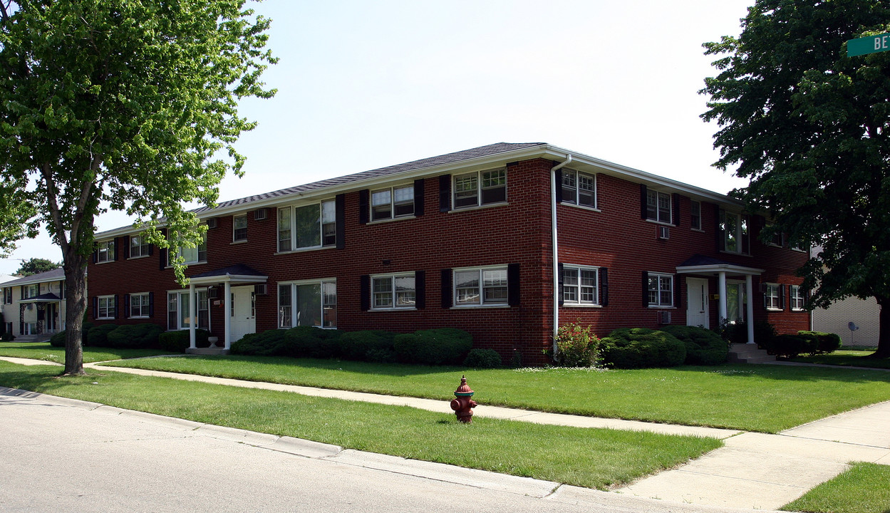 420 Bethel Dr in Joliet, IL - Foto de edificio